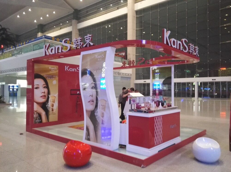 成都站 候车厅 实物展台